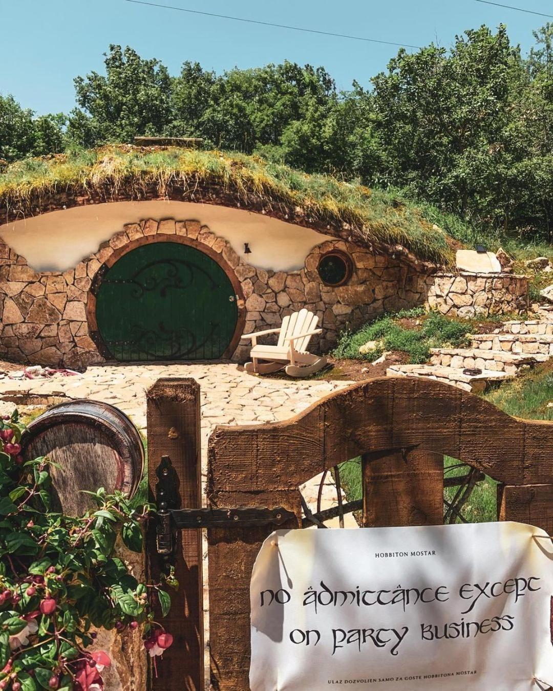 Villa Mobbiton - Magical Underground Retreat