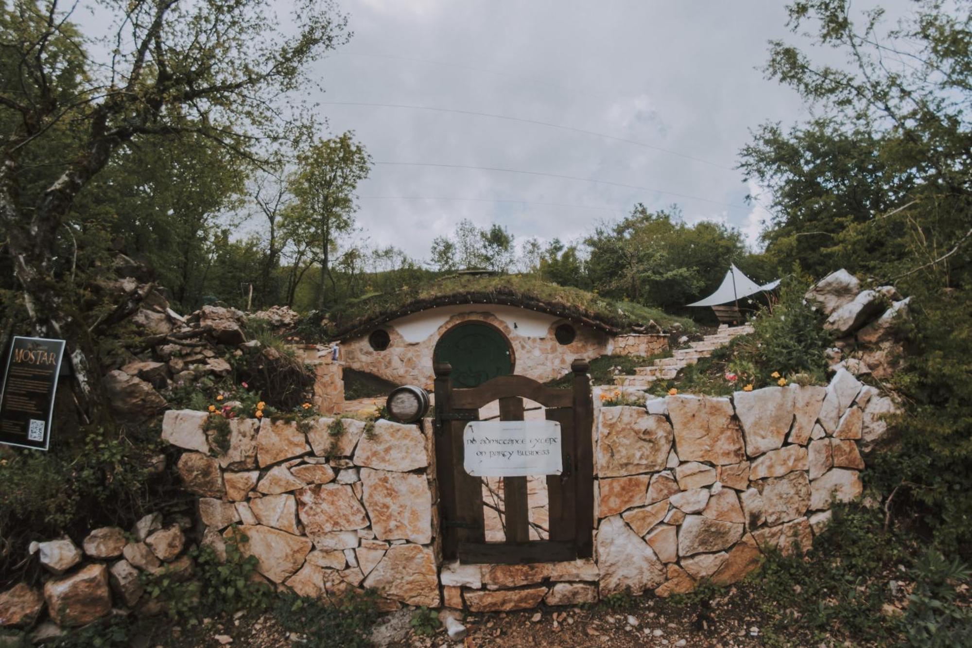 Mobbiton - Magical Underground Retreat Villa Mostar